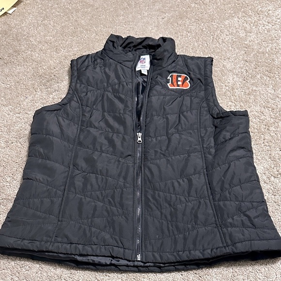 Nfl Apparel Jackets & Blazers - Cincinnati Bengals Women’s Black Puffer Vest XL NFL Football